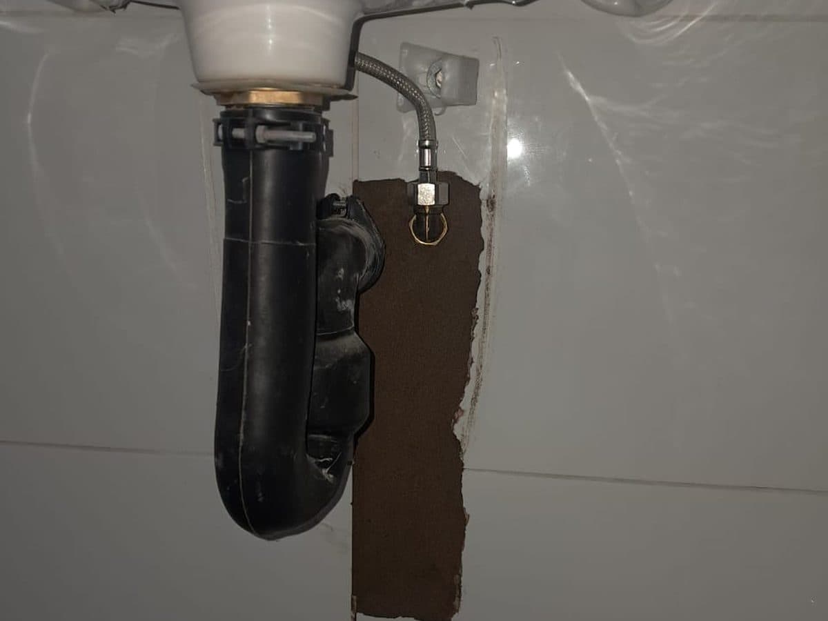Waste trap under a basin