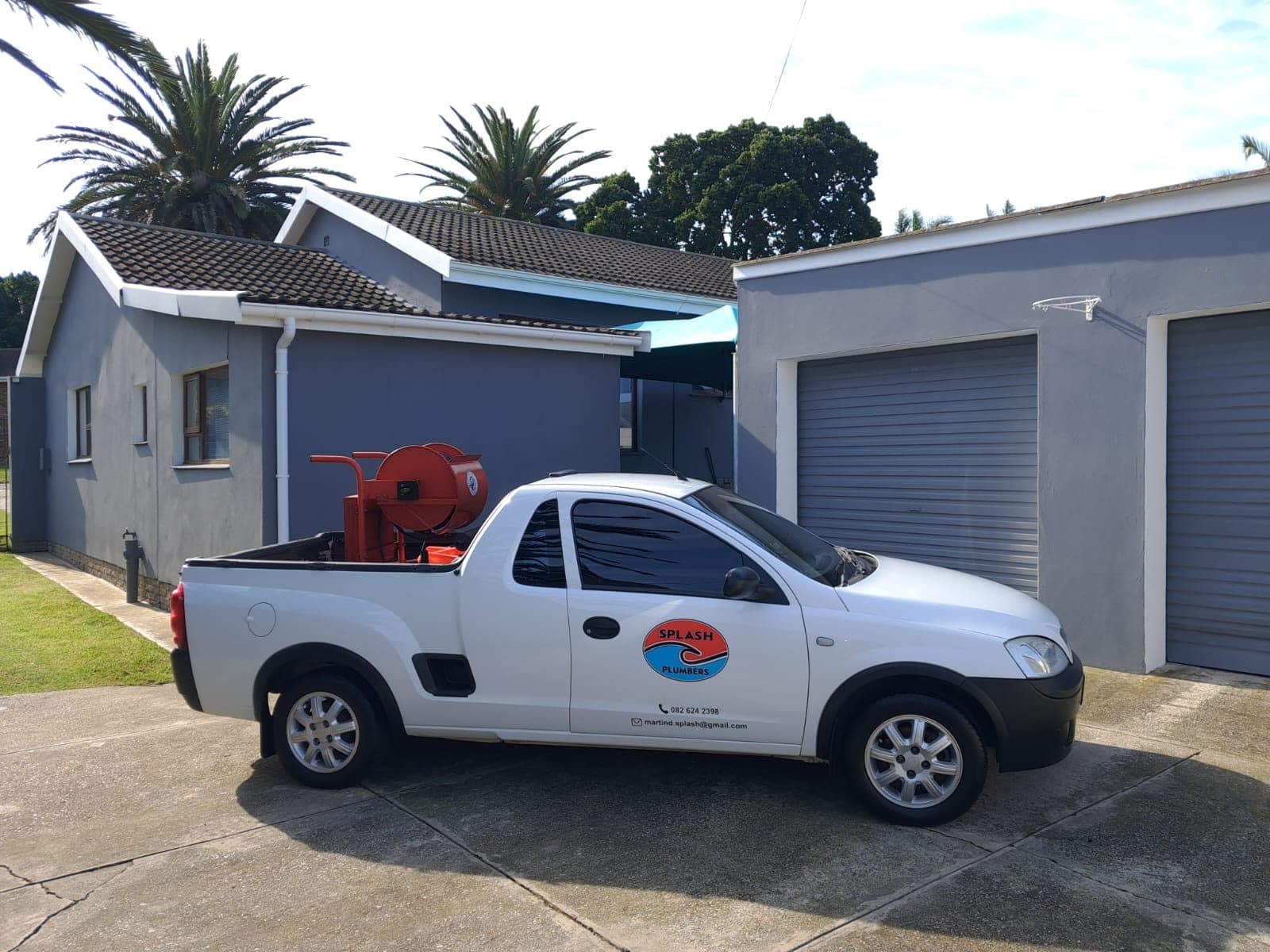 Splash Plumbers branded vehicle on site in Gqeberha